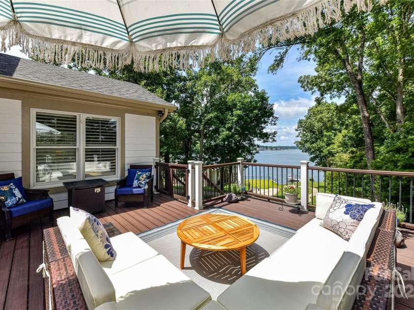 7010 Coventry Court, Tega Cay, SC 29708.  MLS# CAR4270562, YatesRealty ID 20824. 