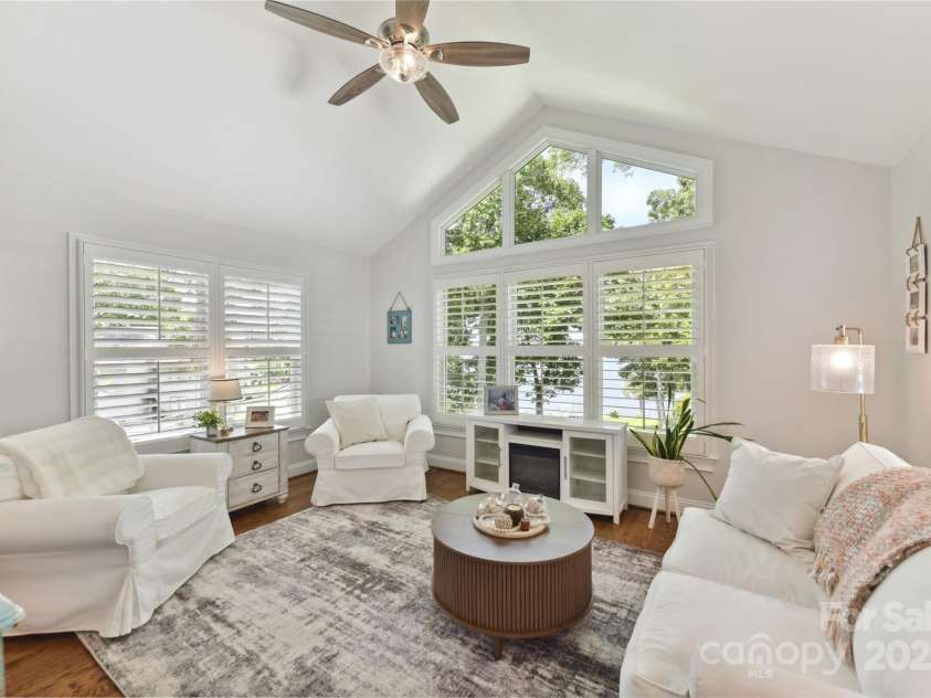 7010 Coventry Court, Tega Cay, SC 29708.  MLS# CAR4270562, YatesRealty ID 20824. 