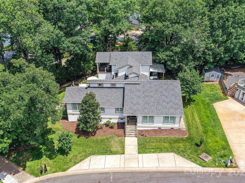 7010 Coventry Court, Tega Cay, SC 29708.  MLS# CAR4270562, YatesRealty ID 20824. 