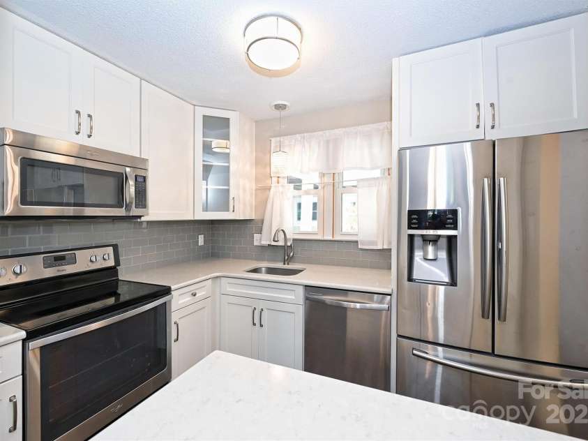 2719 Selwyn Avenue, Charlotte, NC 28209.  MLS# CAR4285488, YatesRealty ID 20826. 