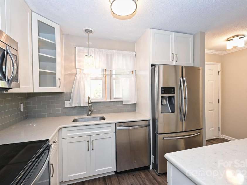 2719 Selwyn Avenue, Charlotte, NC 28209.  MLS# CAR4285488, YatesRealty ID 20826. 