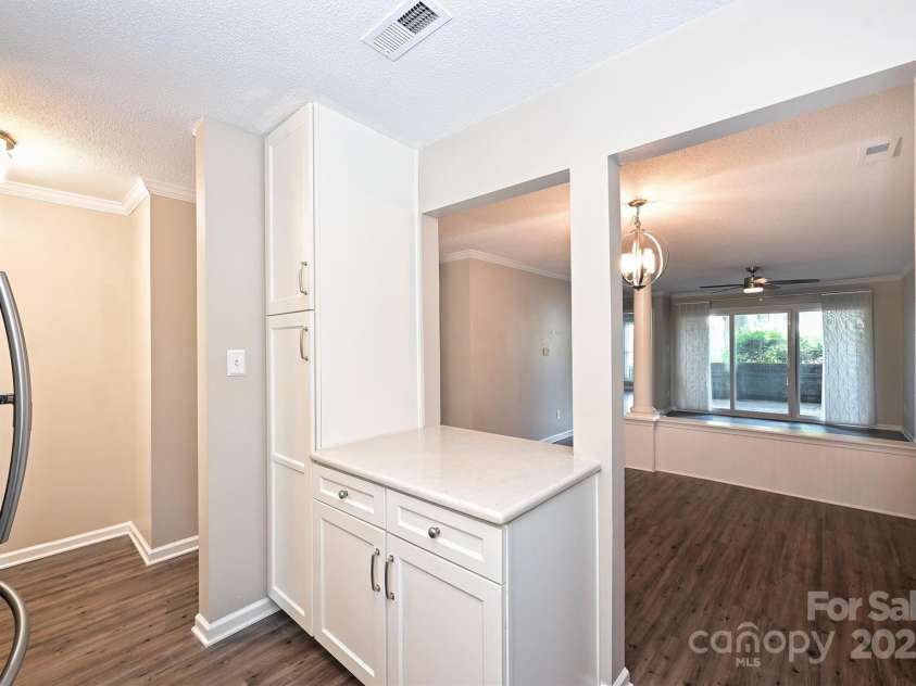 2719 Selwyn Avenue, Charlotte, NC 28209.  MLS# CAR4285488, YatesRealty ID 20826. 