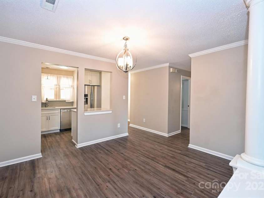 2719 Selwyn Avenue, Charlotte, NC 28209.  MLS# CAR4285488, YatesRealty ID 20826. 