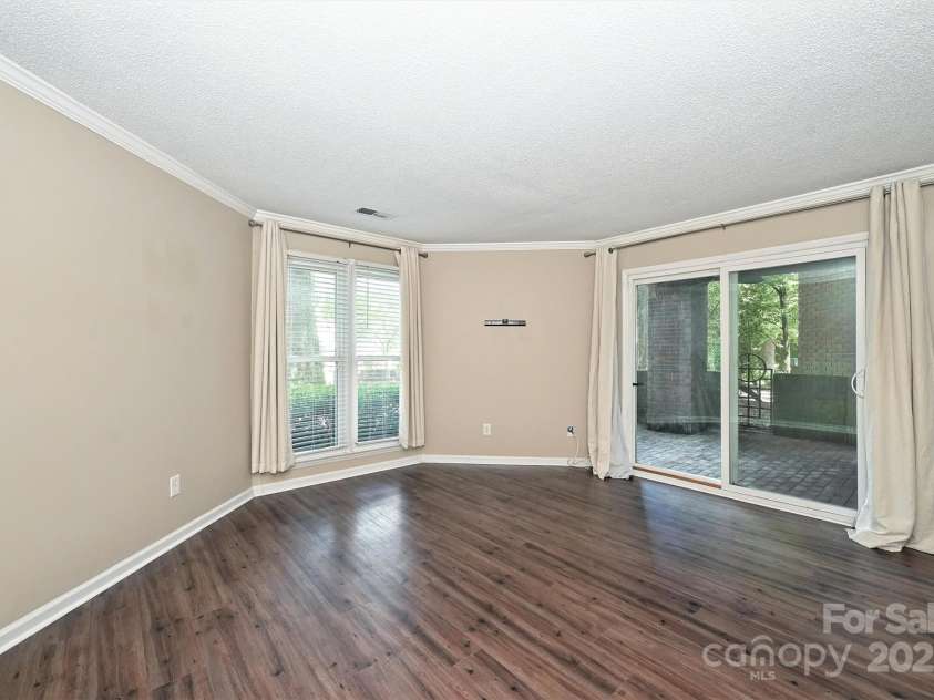 2719 Selwyn Avenue, Charlotte, NC 28209.  MLS# CAR4285488, YatesRealty ID 20826. 