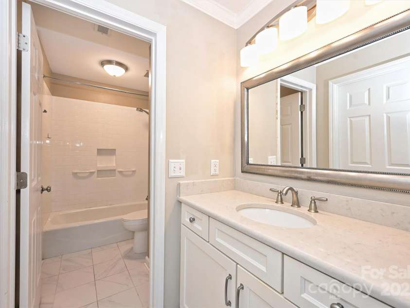 2719 Selwyn Avenue, Charlotte, NC 28209.  MLS# CAR4285488, YatesRealty ID 20826. 