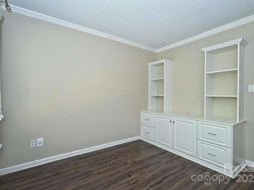 2719 Selwyn Avenue, Charlotte, NC 28209.  MLS# CAR4285488, YatesRealty ID 20826. 