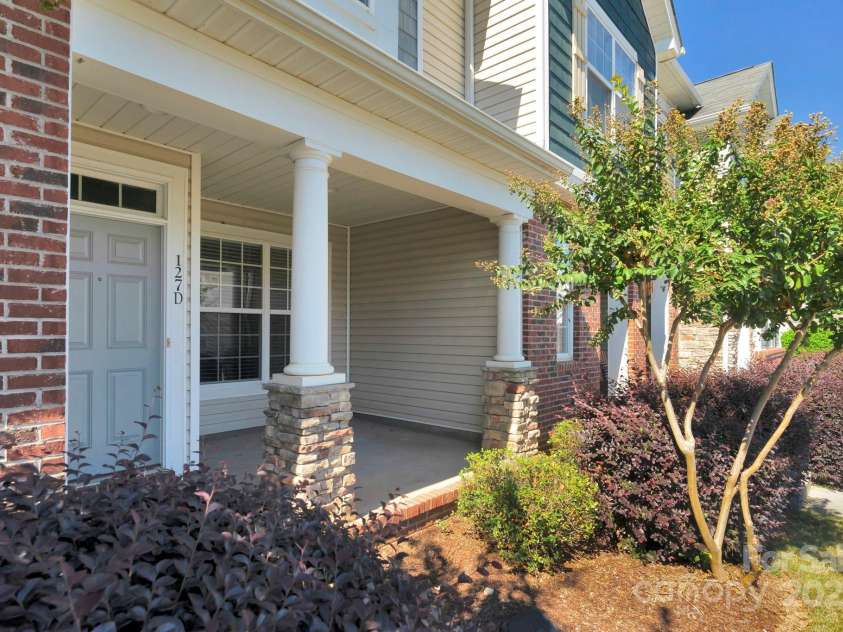 127 Walnut Cove Drive, Mooresville, NC 28117.  MLS# CAR4264525, YatesRealty ID 20827. 