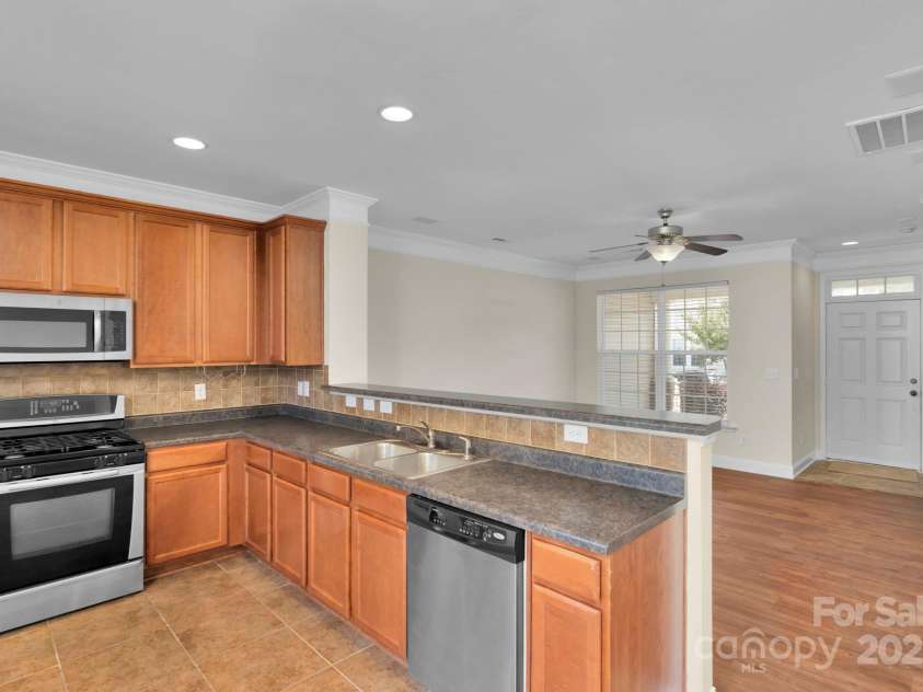 127 Walnut Cove Drive, Mooresville, NC 28117.  MLS# CAR4264525, YatesRealty ID 20827. 