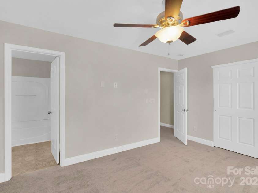 127 Walnut Cove Drive, Mooresville, NC 28117.  MLS# CAR4264525, YatesRealty ID 20827. 
