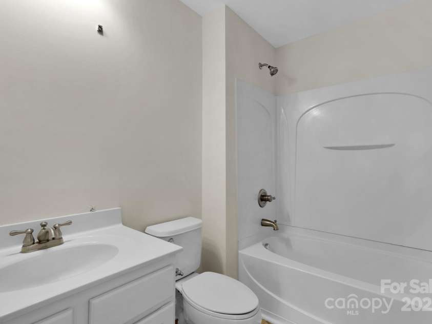 127 Walnut Cove Drive, Mooresville, NC 28117.  MLS# CAR4264525, YatesRealty ID 20827. 