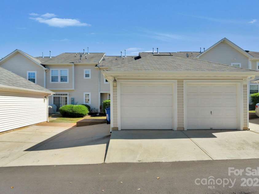 127 Walnut Cove Drive, Mooresville, NC 28117.  MLS# CAR4264525, YatesRealty ID 20827. 