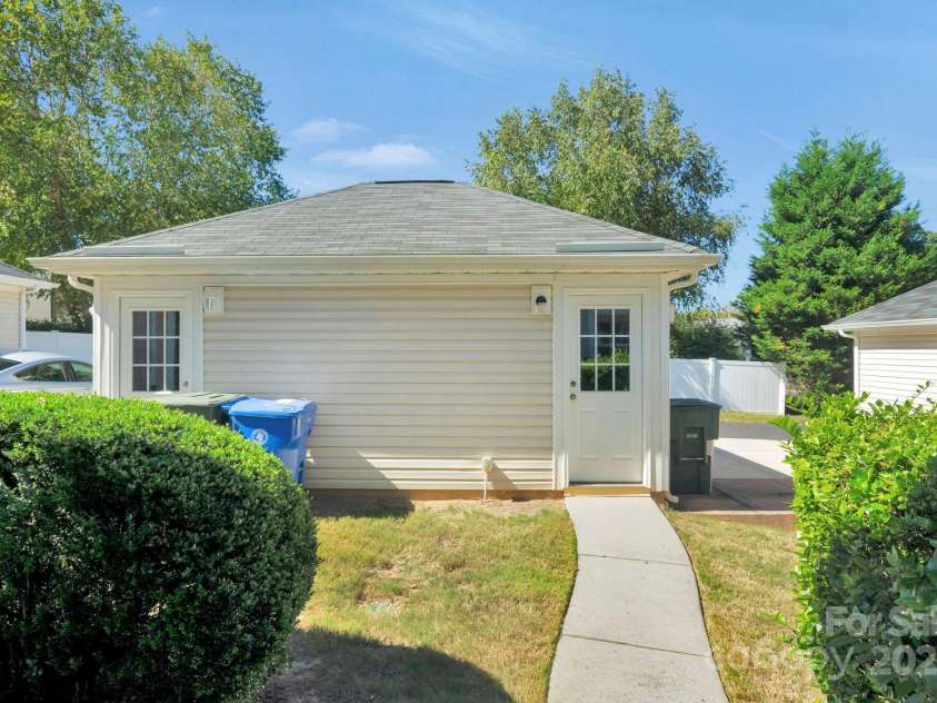127 Walnut Cove Drive, Mooresville, NC 28117.  MLS# CAR4264525, YatesRealty ID 20827. 