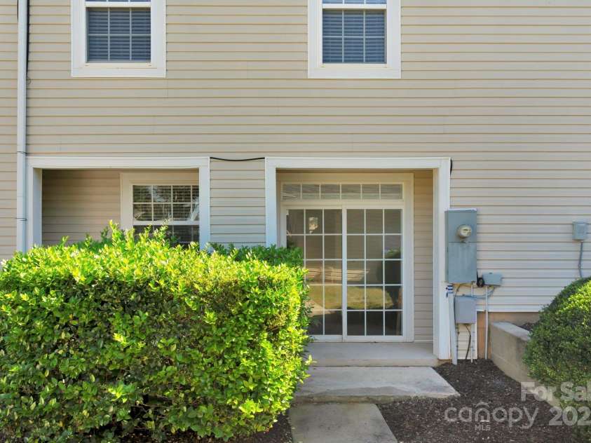 127 Walnut Cove Drive, Mooresville, NC 28117.  MLS# CAR4264525, YatesRealty ID 20827. 