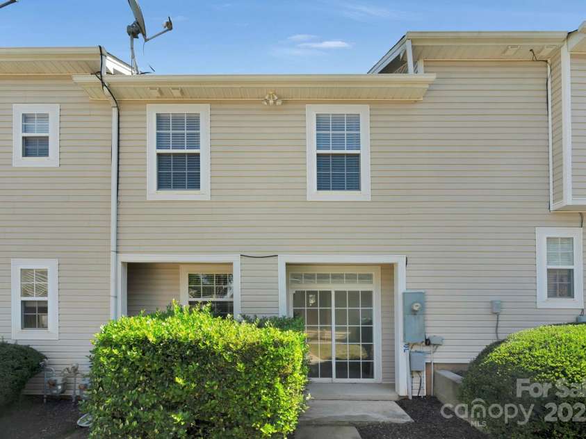 127 Walnut Cove Drive, Mooresville, NC 28117.  MLS# CAR4264525, YatesRealty ID 20827. 