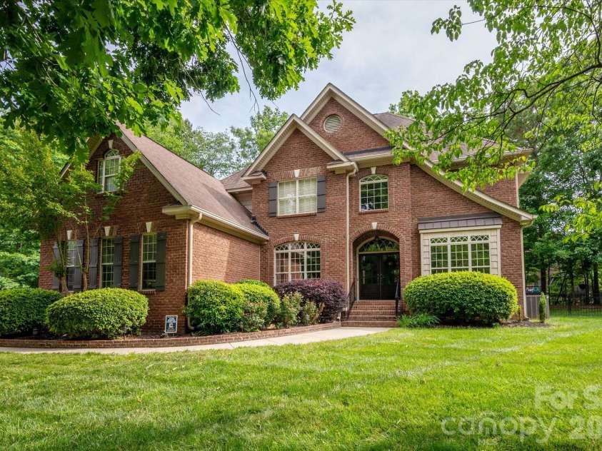 8905 Herbert Lane, Waxhaw, NC 28173.  MLS# CAR4378652, YatesRealty ID 20827. 