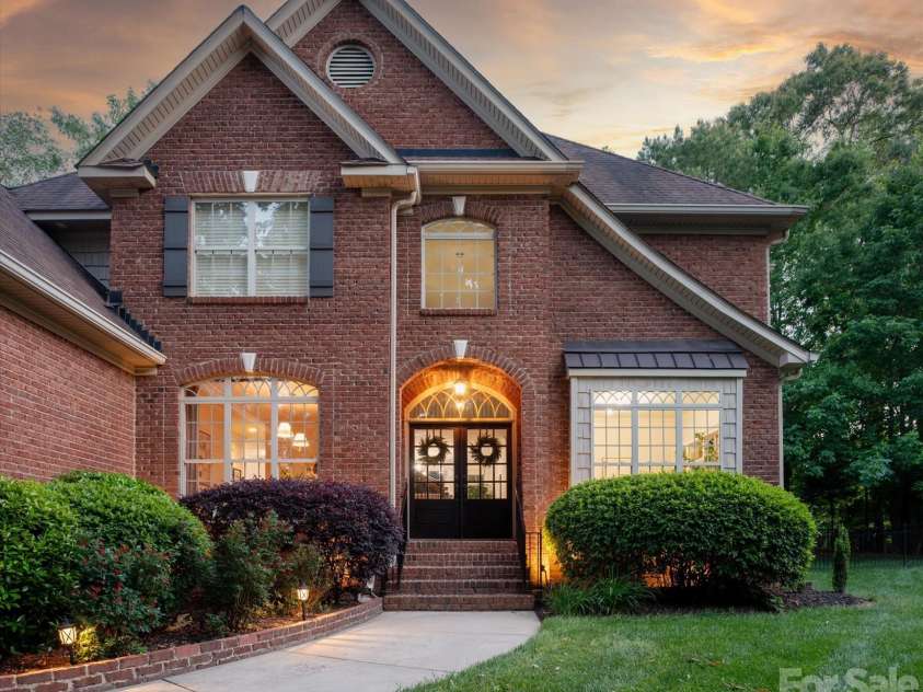 8905 Herbert Lane, Waxhaw, NC 28173.  MLS# CAR4378652, YatesRealty ID 20827. 