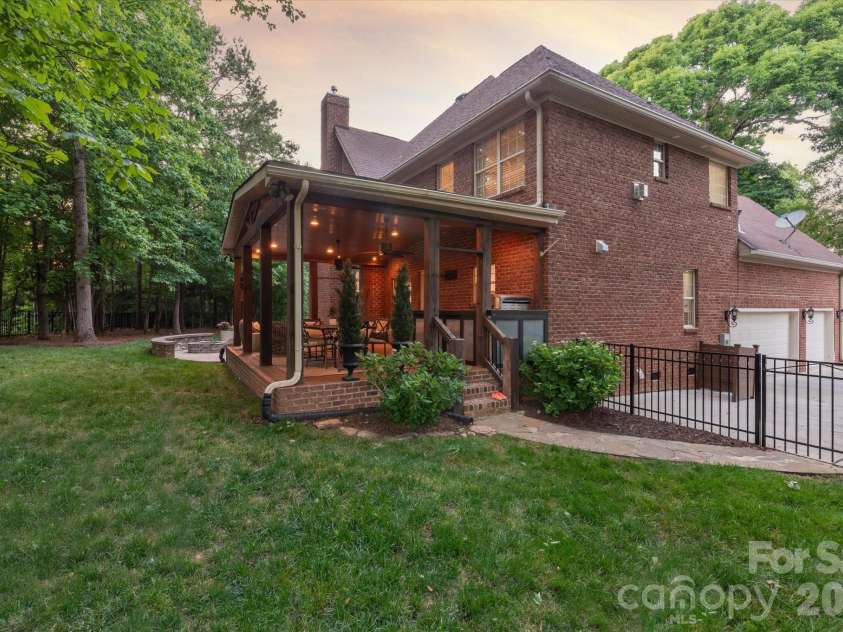 8905 Herbert Lane, Waxhaw, NC 28173.  MLS# CAR4378652, YatesRealty ID 20827. 