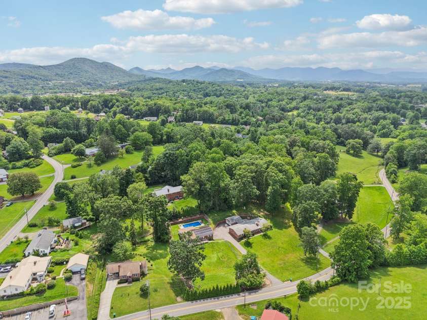 318 Old Leicester Highway, Asheville, NC 28806.  MLS# CAR4261061, YatesRealty ID 20828. 