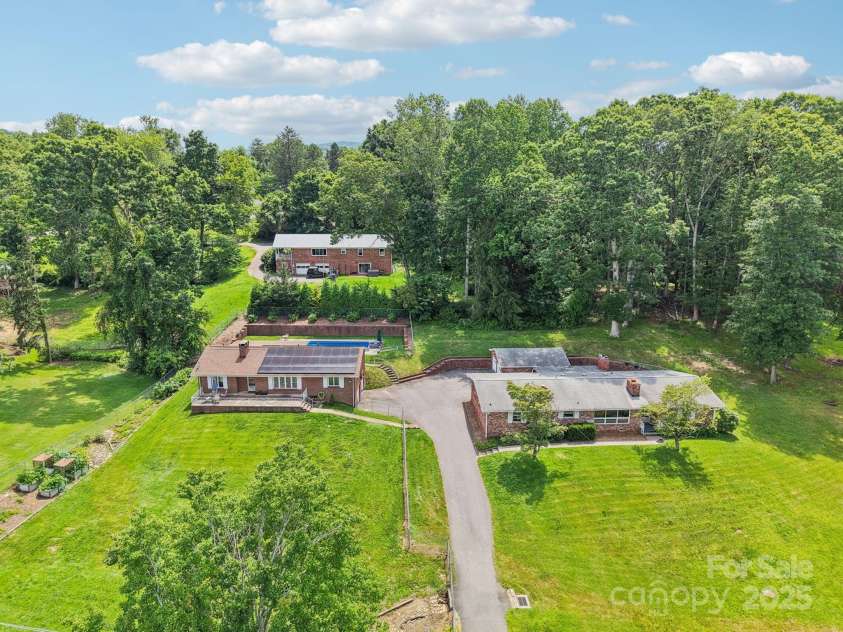 318 Old Leicester Highway, Asheville, NC 28806.  MLS# CAR4261061, YatesRealty ID 20828. 