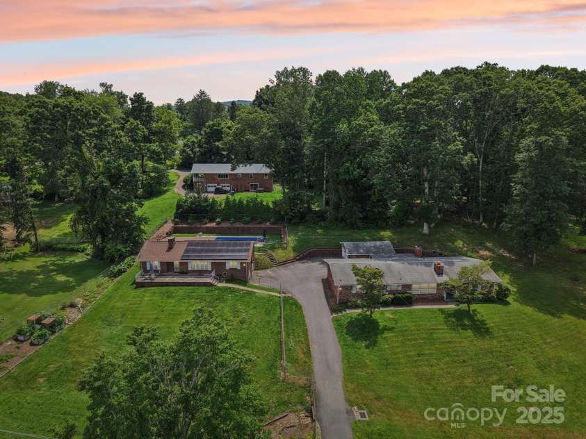 318 Old Leicester Highway, Asheville, NC 28806.  MLS# CAR4261061, YatesRealty ID 20828. 