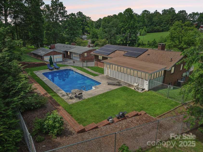 318 Old Leicester Highway, Asheville, NC 28806.  MLS# CAR4261061, YatesRealty ID 20828. 