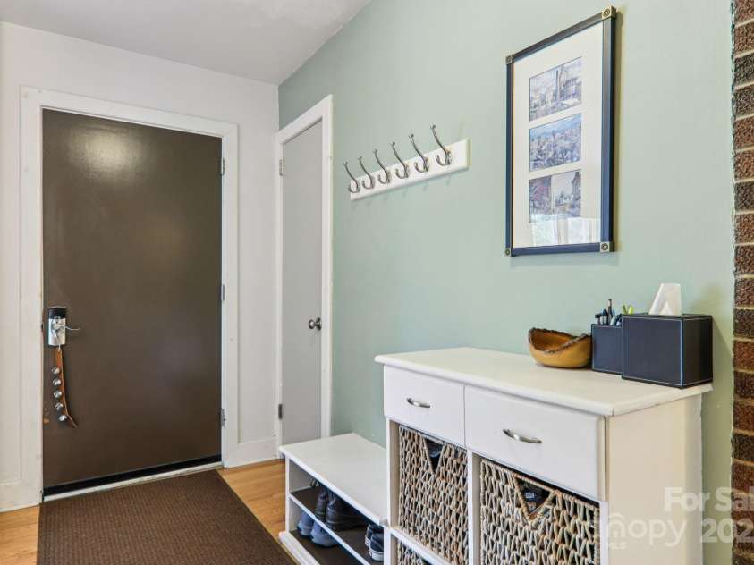 318 Old Leicester Highway, Asheville, NC 28806.  MLS# CAR4261061, YatesRealty ID 20828. Front Entry Way