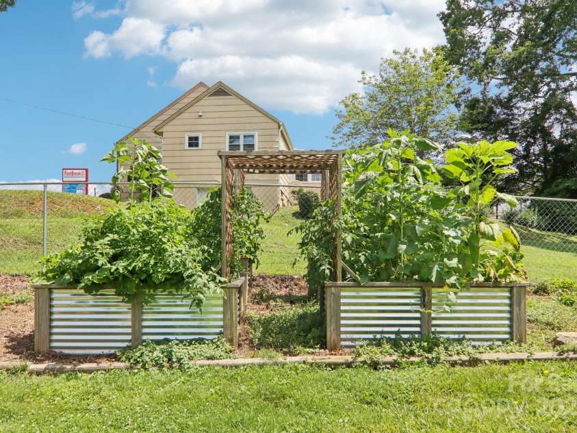 318 Old Leicester Highway, Asheville, NC 28806.  MLS# CAR4261061, YatesRealty ID 20828. Raised Garden Beds