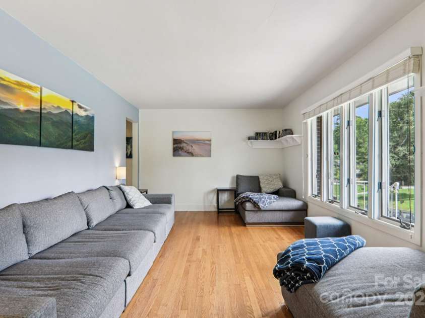 318 Old Leicester Highway, Asheville, NC 28806.  MLS# CAR4261061, YatesRealty ID 20828. Spacious Living Room