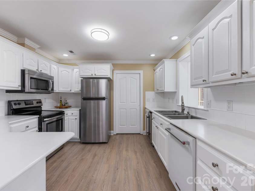 7722 Farmbrook Drive, Waxhaw, NC 28173.  MLS# CAR4353211, YatesRealty ID 20828. 
