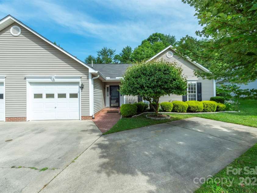 16 Red Barn Lane, Fletcher, NC 28732.  MLS# CAR4268859, YatesRealty ID 20829. 