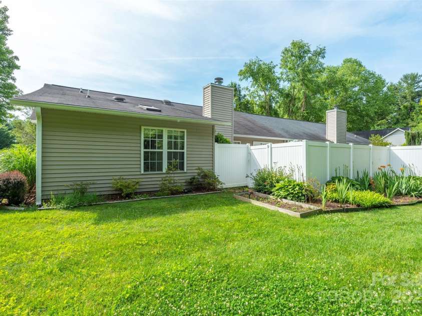 16 Red Barn Lane, Fletcher, NC 28732.  MLS# CAR4268859, YatesRealty ID 20829. 