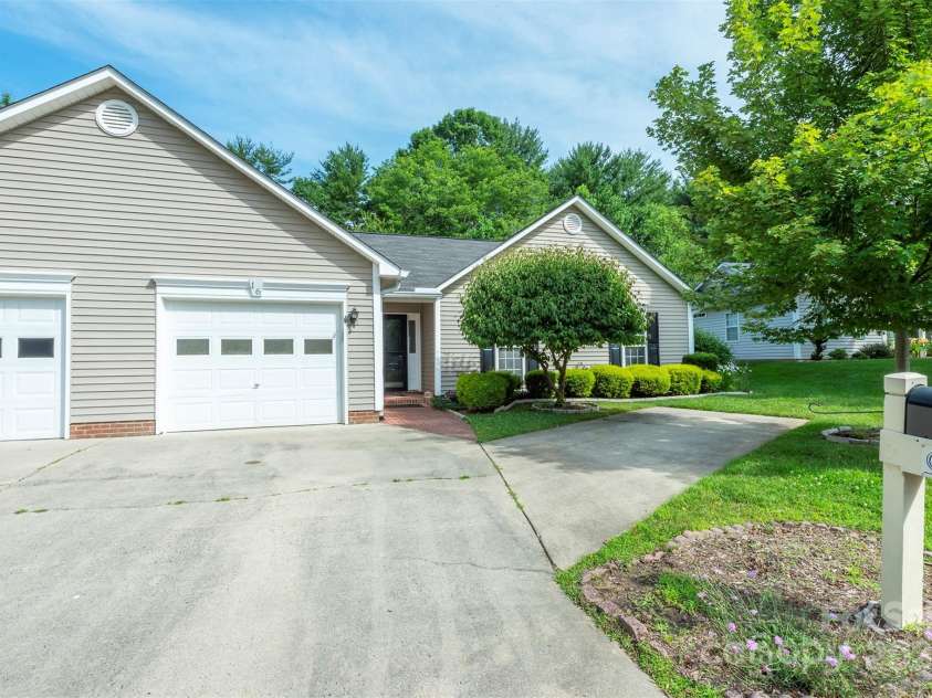 16 Red Barn Lane, Fletcher, NC 28732.  MLS# CAR4268859, YatesRealty ID 20829. 