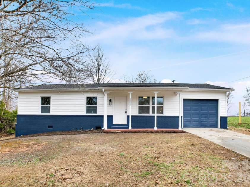 1801 Highland Avenue, Morganton, NC 28655.  MLS# CAR4351196, YatesRealty ID 20829. 