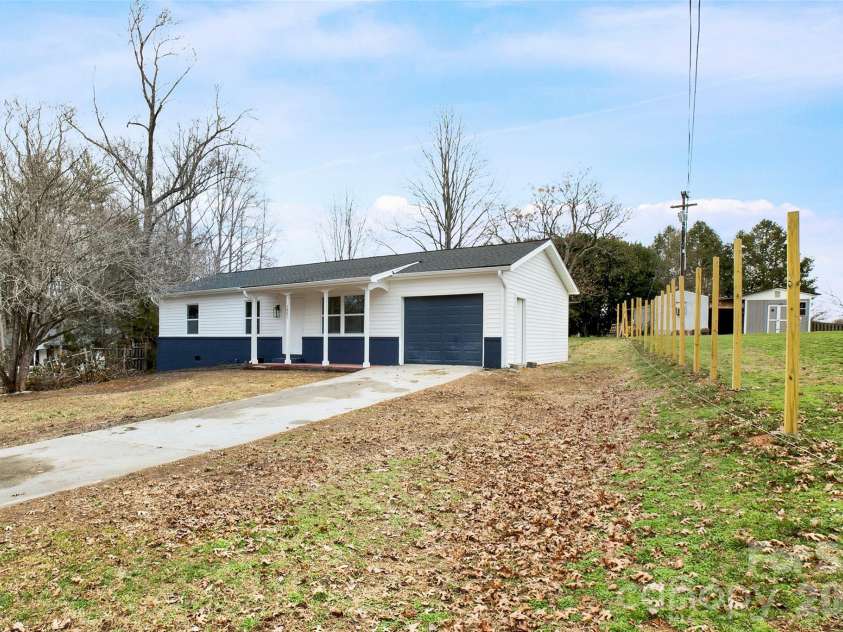 1801 Highland Avenue, Morganton, NC 28655.  MLS# CAR4351196, YatesRealty ID 20829. 
