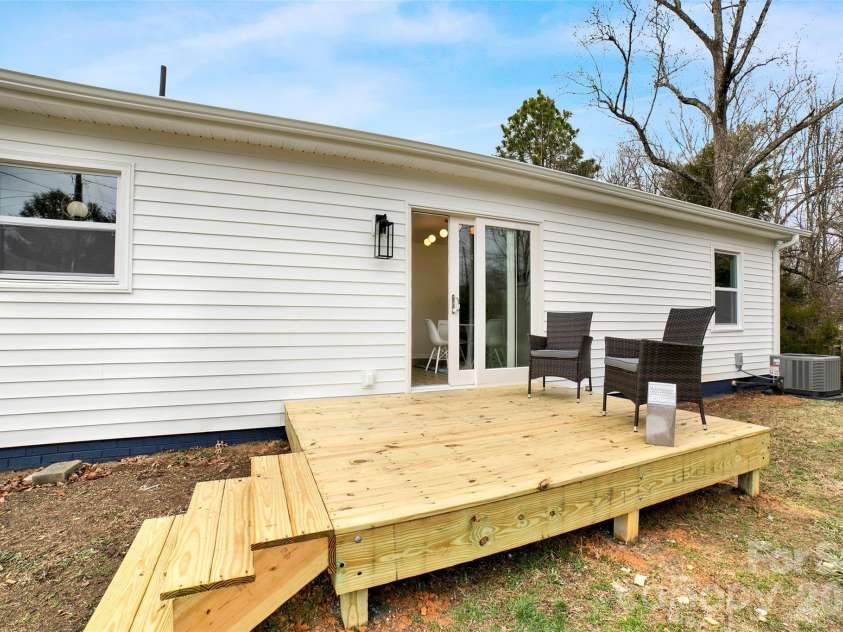 1801 Highland Avenue, Morganton, NC 28655.  MLS# CAR4351196, YatesRealty ID 20829. 