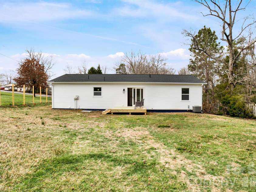 1801 Highland Avenue, Morganton, NC 28655.  MLS# CAR4351196, YatesRealty ID 20829. 