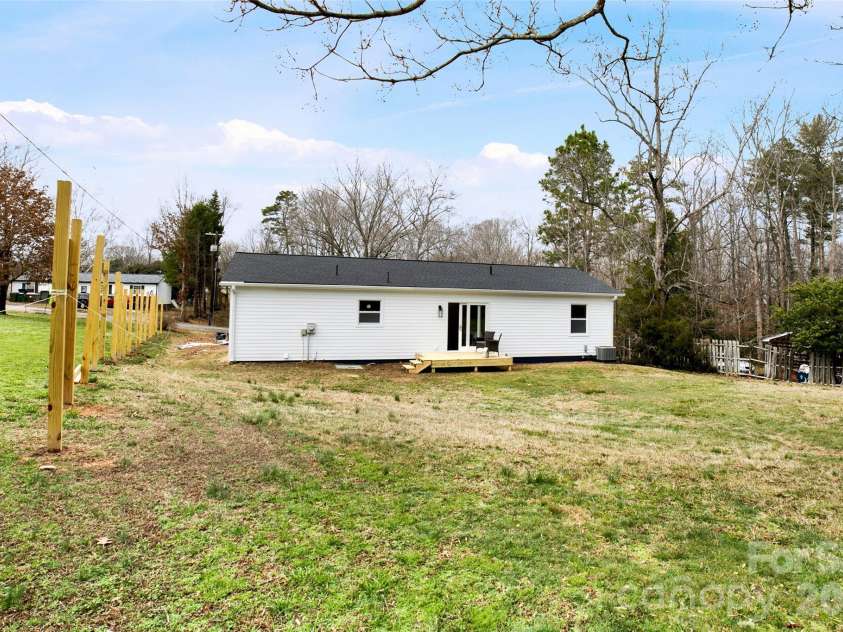 1801 Highland Avenue, Morganton, NC 28655.  MLS# CAR4351196, YatesRealty ID 20829. 