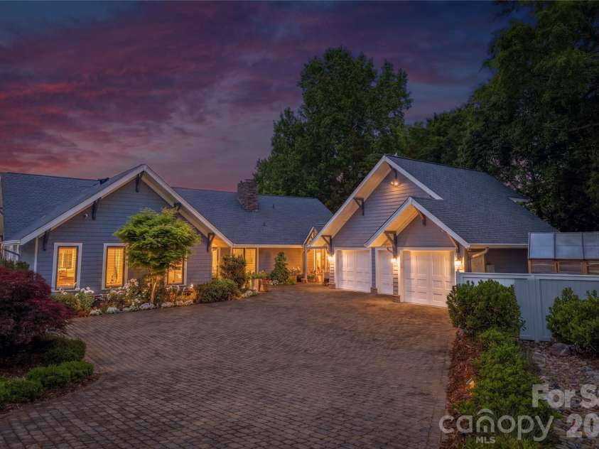 17812 Wilbanks Drive, Charlotte, NC 28278.  MLS# CAR4373319, YatesRealty ID 20830. 