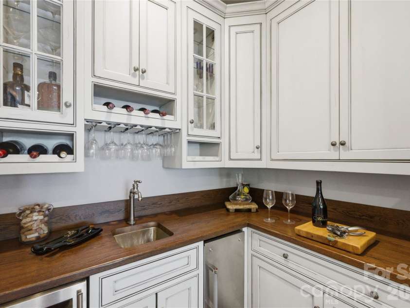 17812 Wilbanks Drive, Charlotte, NC 28278.  MLS# CAR4373319, YatesRealty ID 20830. 