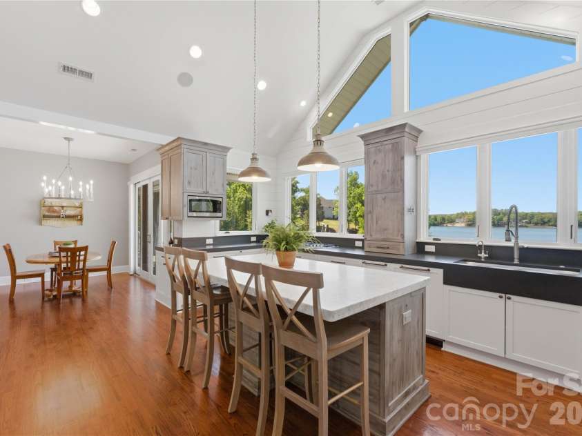 17812 Wilbanks Drive, Charlotte, NC 28278.  MLS# CAR4373319, YatesRealty ID 20830. 