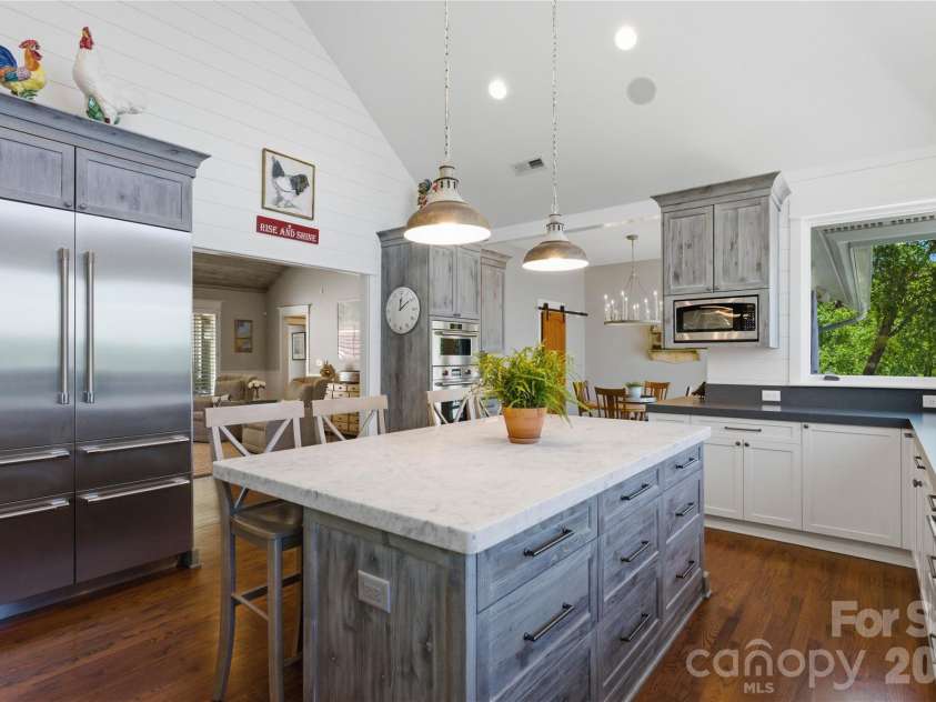 17812 Wilbanks Drive, Charlotte, NC 28278.  MLS# CAR4373319, YatesRealty ID 20830. 