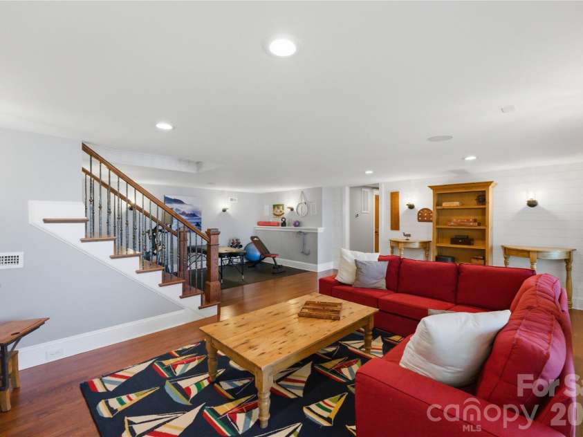 17812 Wilbanks Drive, Charlotte, NC 28278.  MLS# CAR4373319, YatesRealty ID 20830. 