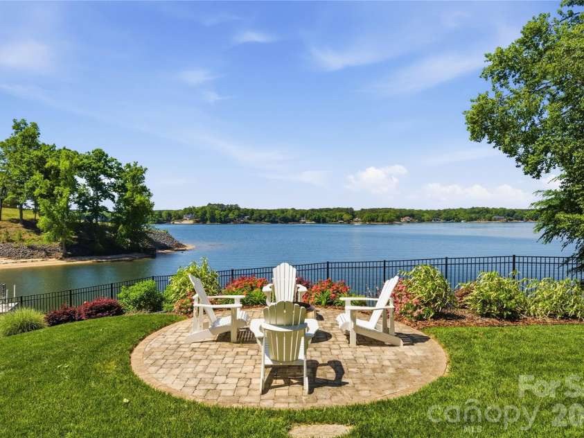 17812 Wilbanks Drive, Charlotte, NC 28278.  MLS# CAR4373319, YatesRealty ID 20830. Paver patio