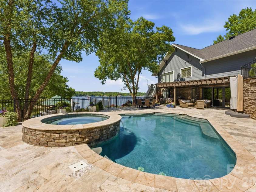17812 Wilbanks Drive, Charlotte, NC 28278.  MLS# CAR4373319, YatesRealty ID 20830. Saltwater pool and spa
