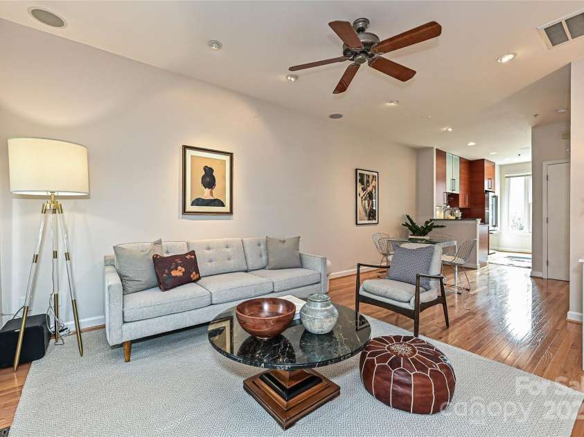 333 7th Street, Charlotte, NC 28202.  MLS# CAR4270714, YatesRealty ID 20830. 