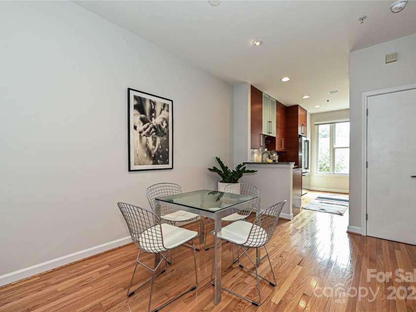 333 7th Street, Charlotte, NC 28202.  MLS# CAR4270714, YatesRealty ID 20830. 