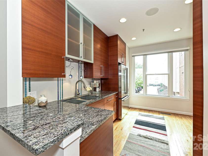 333 7th Street, Charlotte, NC 28202.  MLS# CAR4270714, YatesRealty ID 20830. 