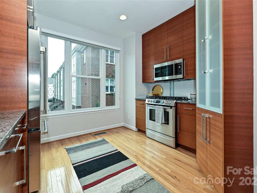 333 7th Street, Charlotte, NC 28202.  MLS# CAR4270714, YatesRealty ID 20830. 