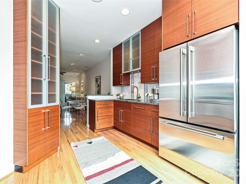 333 7th Street, Charlotte, NC 28202.  MLS# CAR4270714, YatesRealty ID 20830. 