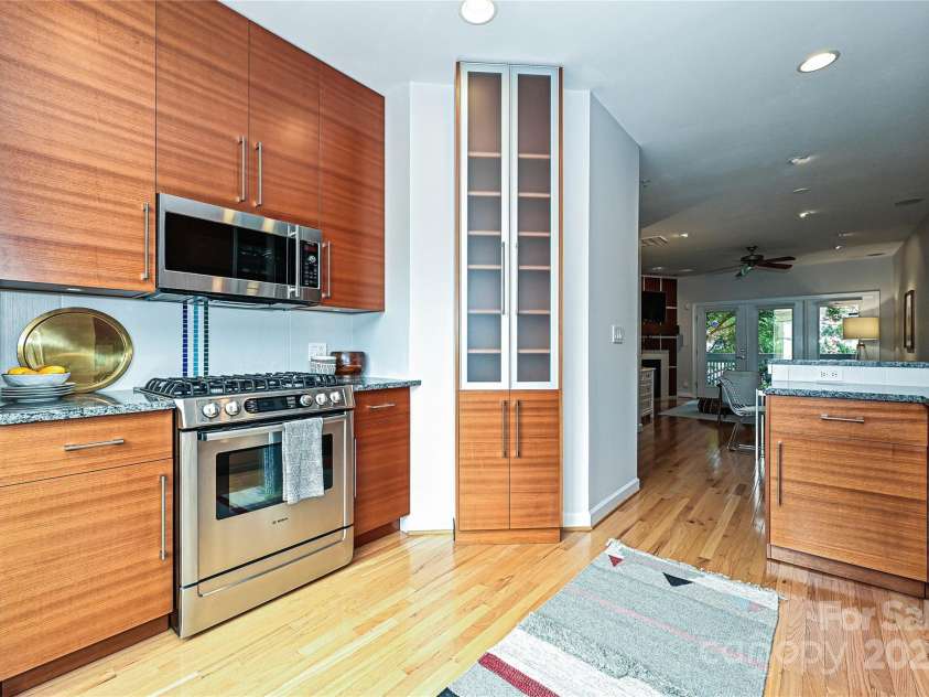 333 7th Street, Charlotte, NC 28202.  MLS# CAR4270714, YatesRealty ID 20830. 